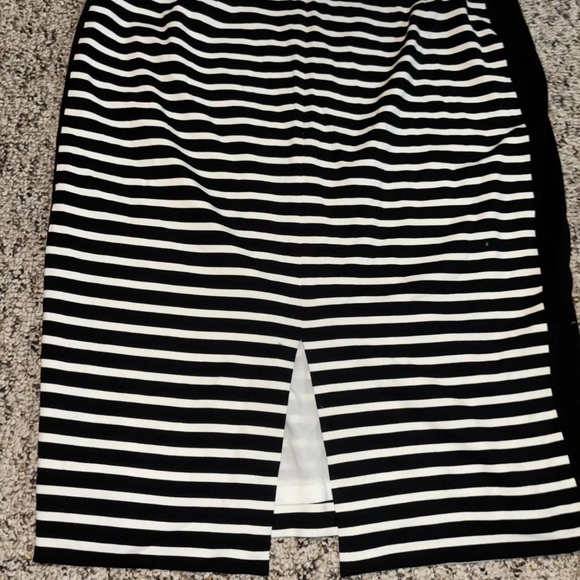 White House Black Market Pencil Skirt Size 12 Black White Stripe - Picture 8 of 8